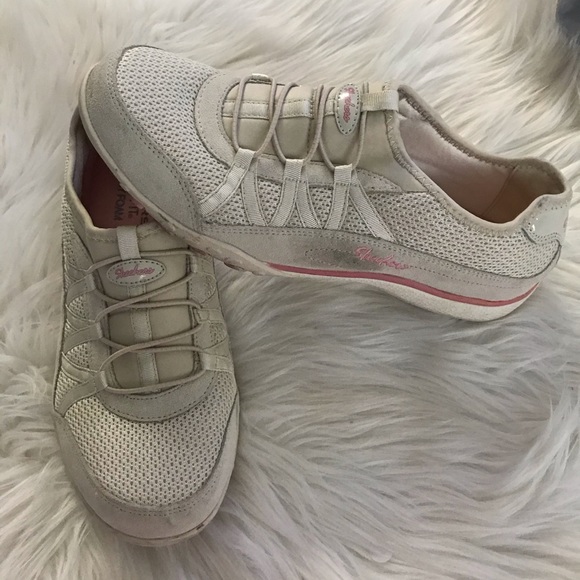 skechers women's breathe easy relaxation relaxed fit shoe